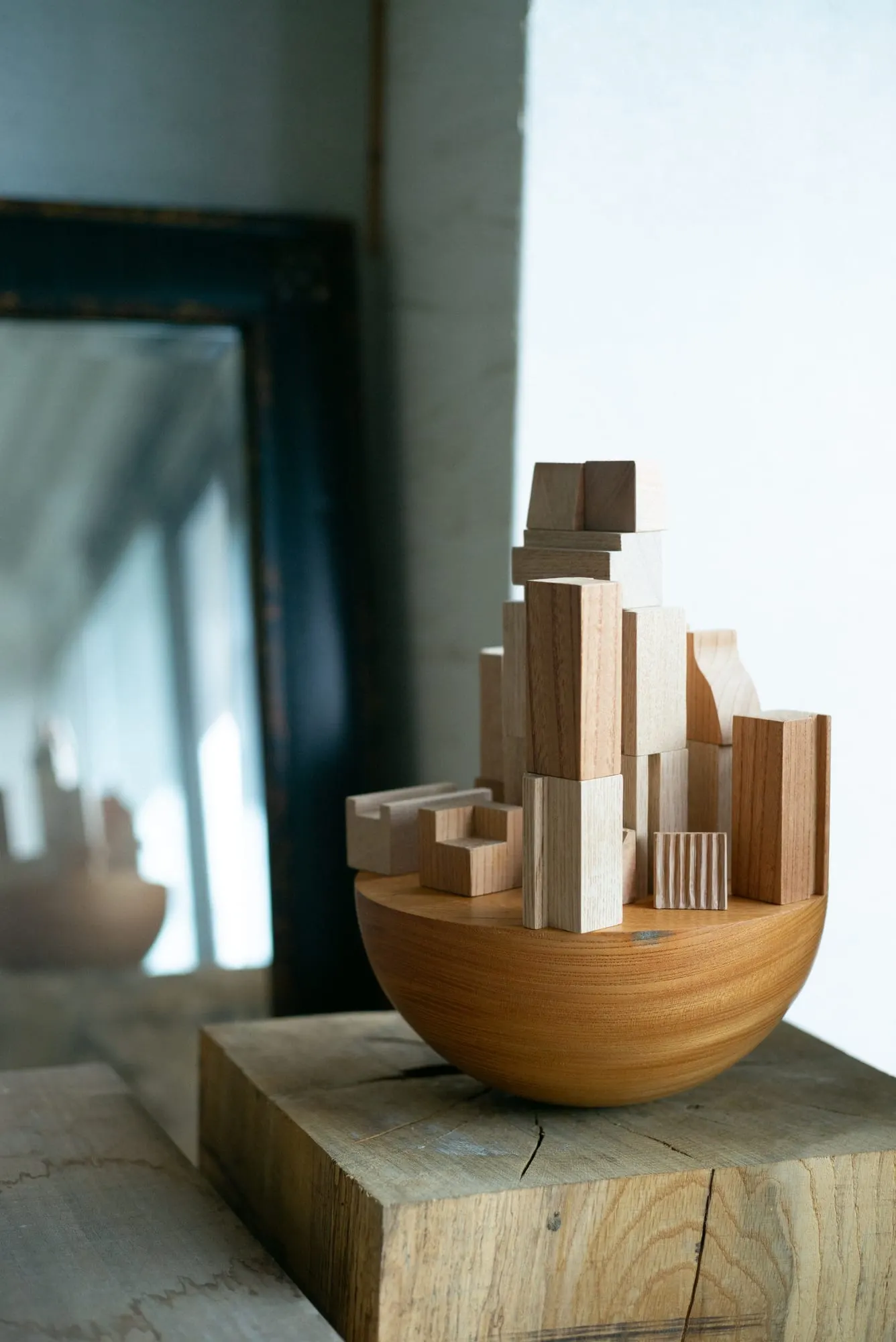 高く積まれた街
